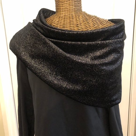 🇨🇦Black Top with Large Metallic adjustable cowl neck , size M/L - Picture 3 of 10